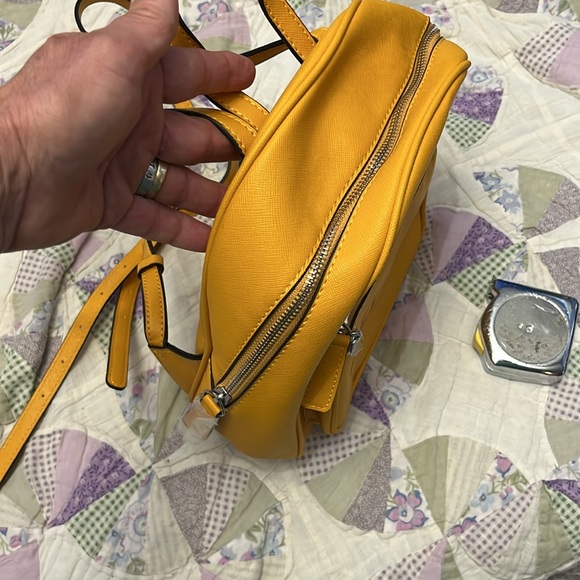 NWOT Guess mustard backpack style bag approx 10” high by 9” wide - Picture 2 of 8